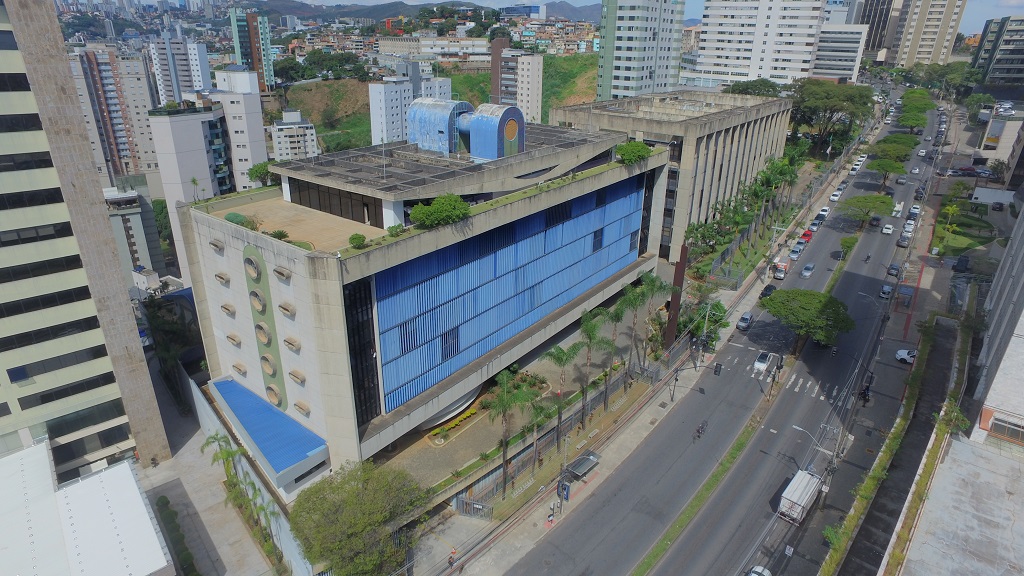 Noticiário do TCE-MG destaca a tecnologia e a inovação no centro dos debates do 1º Seminário da Rede STI
